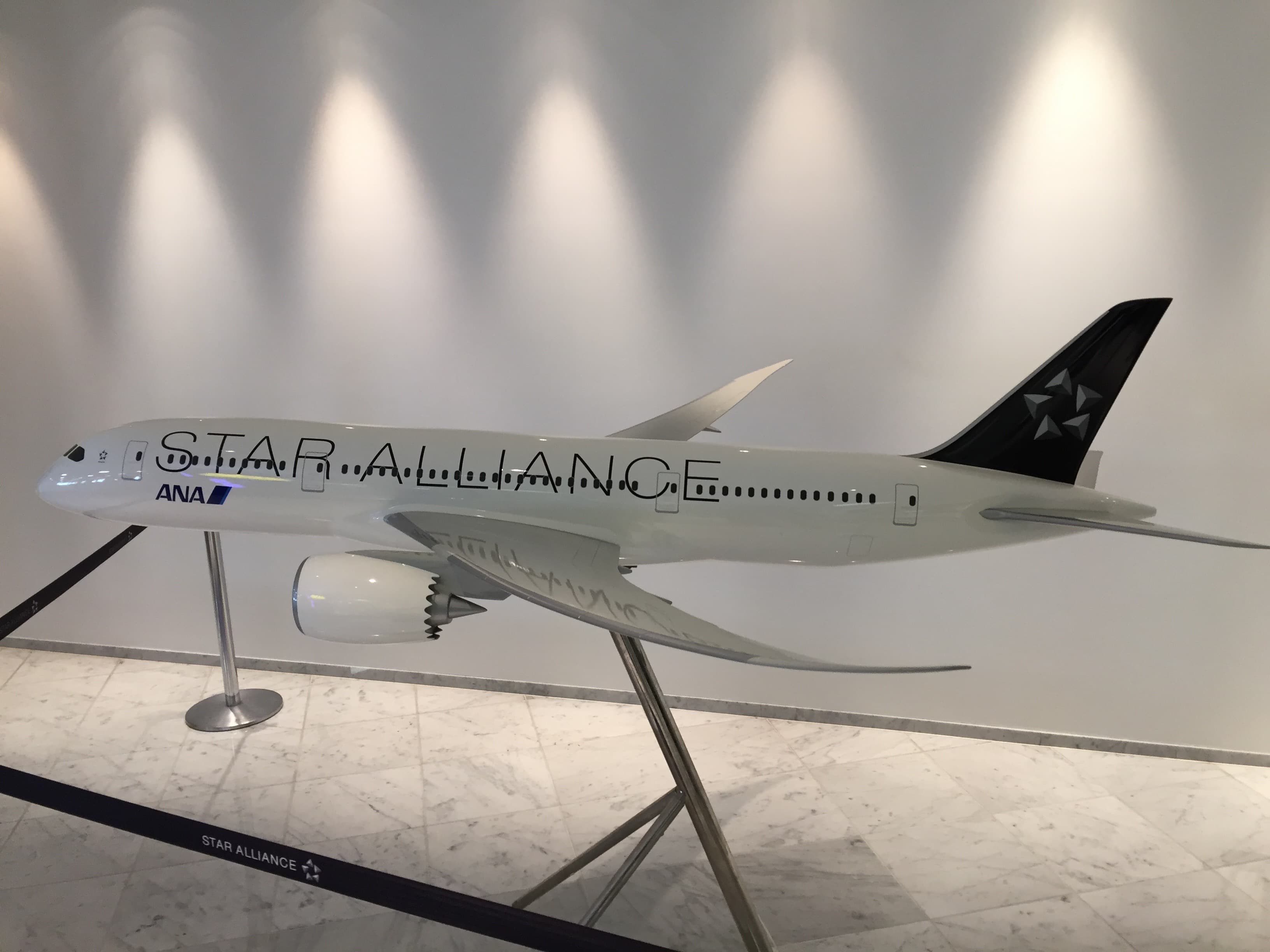 ana-airplane-replica