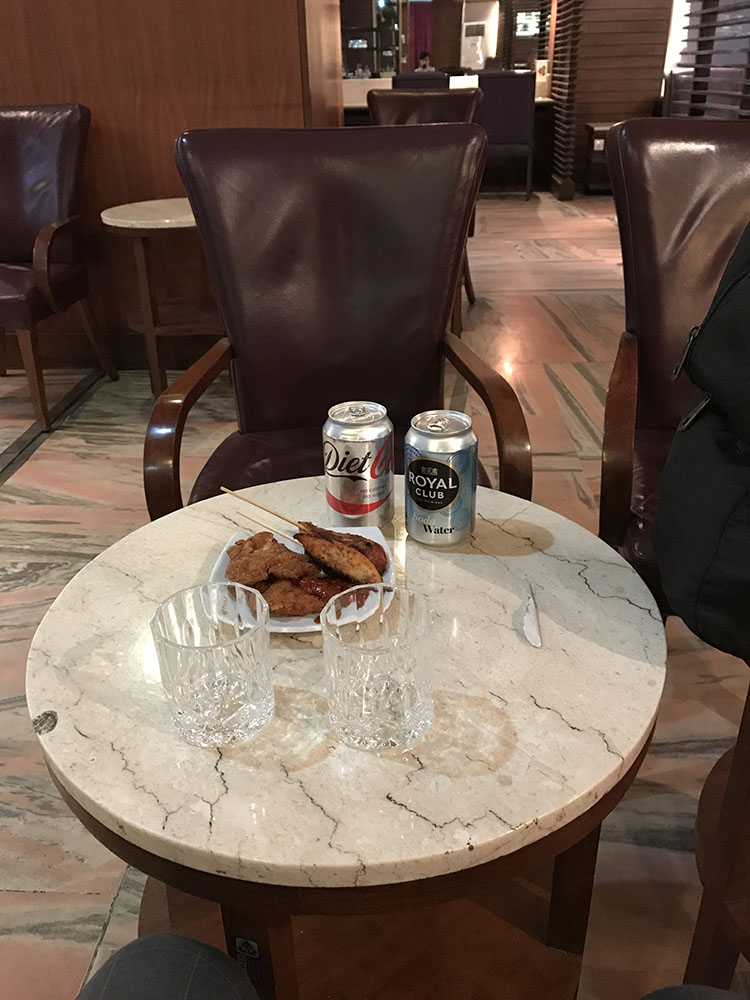 ラウンジ内飲食