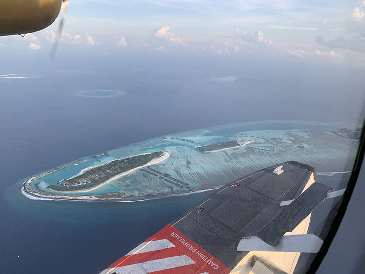 飛行機から見える島（１）