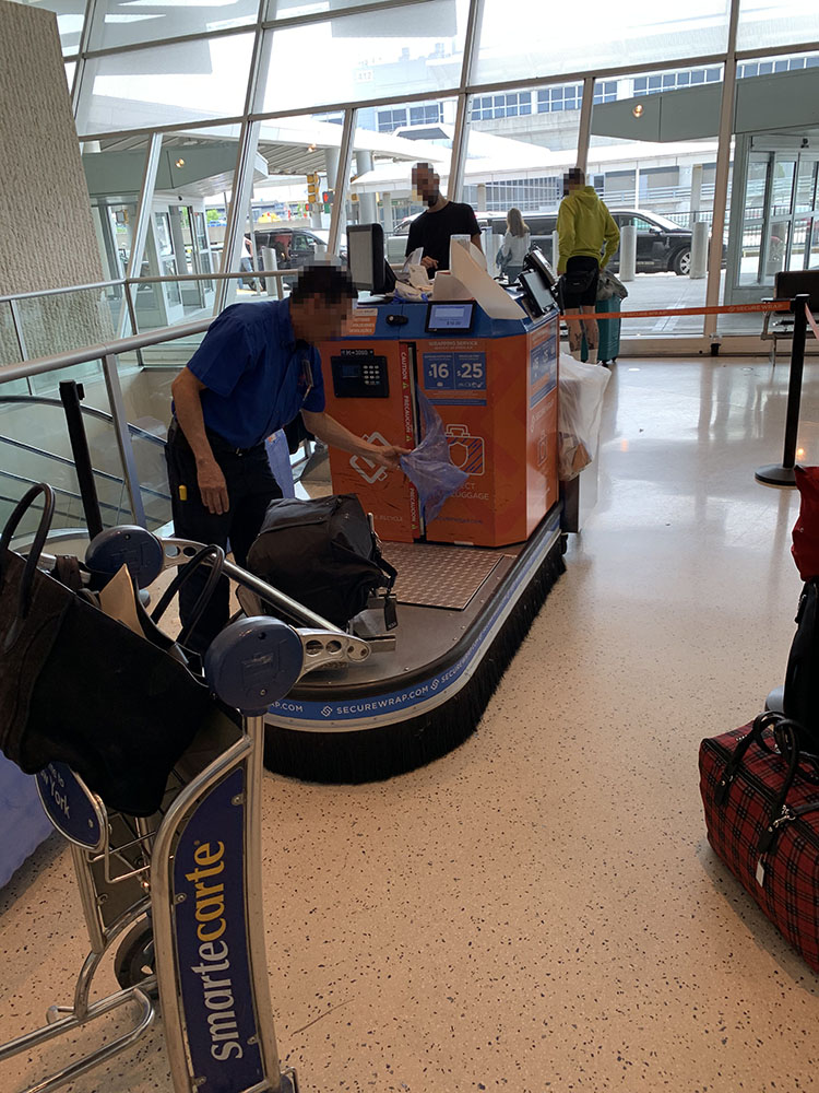 スーツケースラッピングマシン