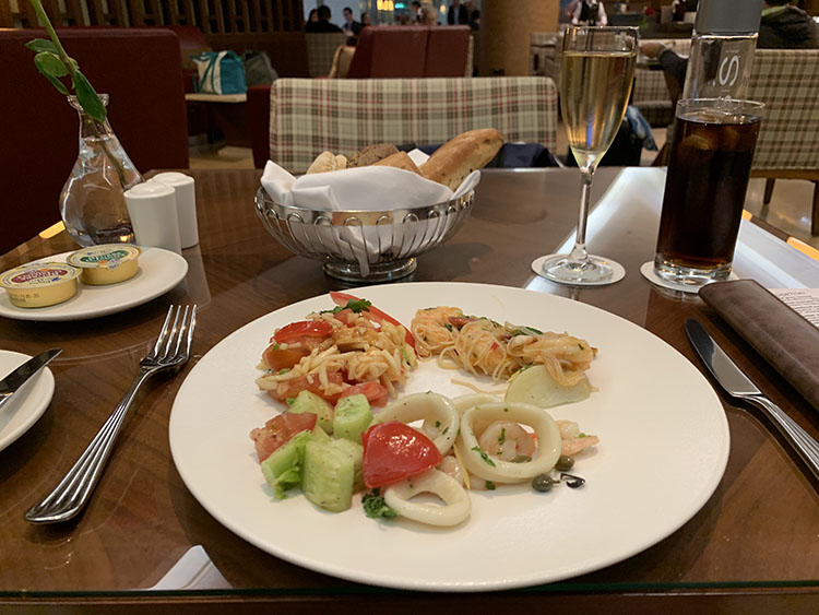 夜食～シャンパンと前菜