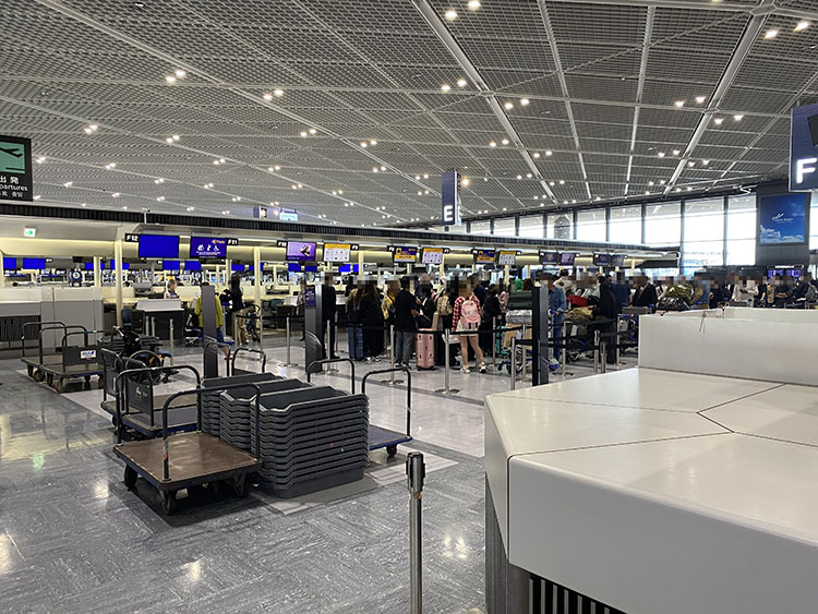 タイ航空のチェックインカウンター