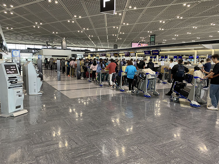 タイ航空のチェックインカウンター